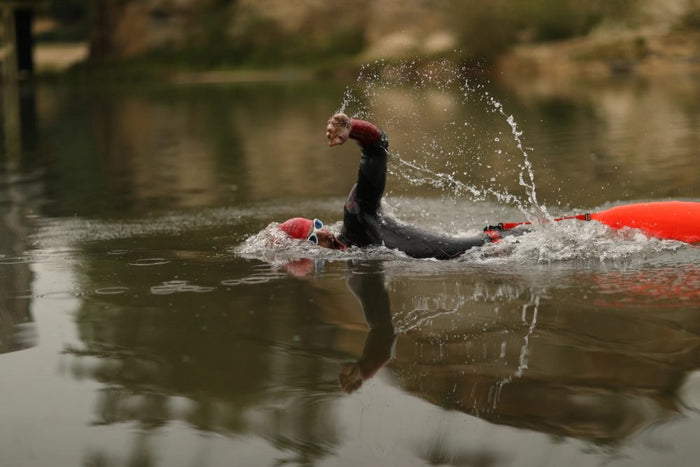 Nadar con un neopreno Guía para principiantes