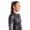 Atleta con el neopreno Aspire de ZONE3, primer plano, en un estudio blanco.