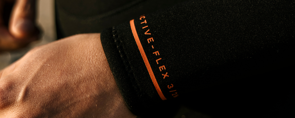 Close-up of a wrist wearing a black brace with 'GIVE-FLEX 3D' branding.
