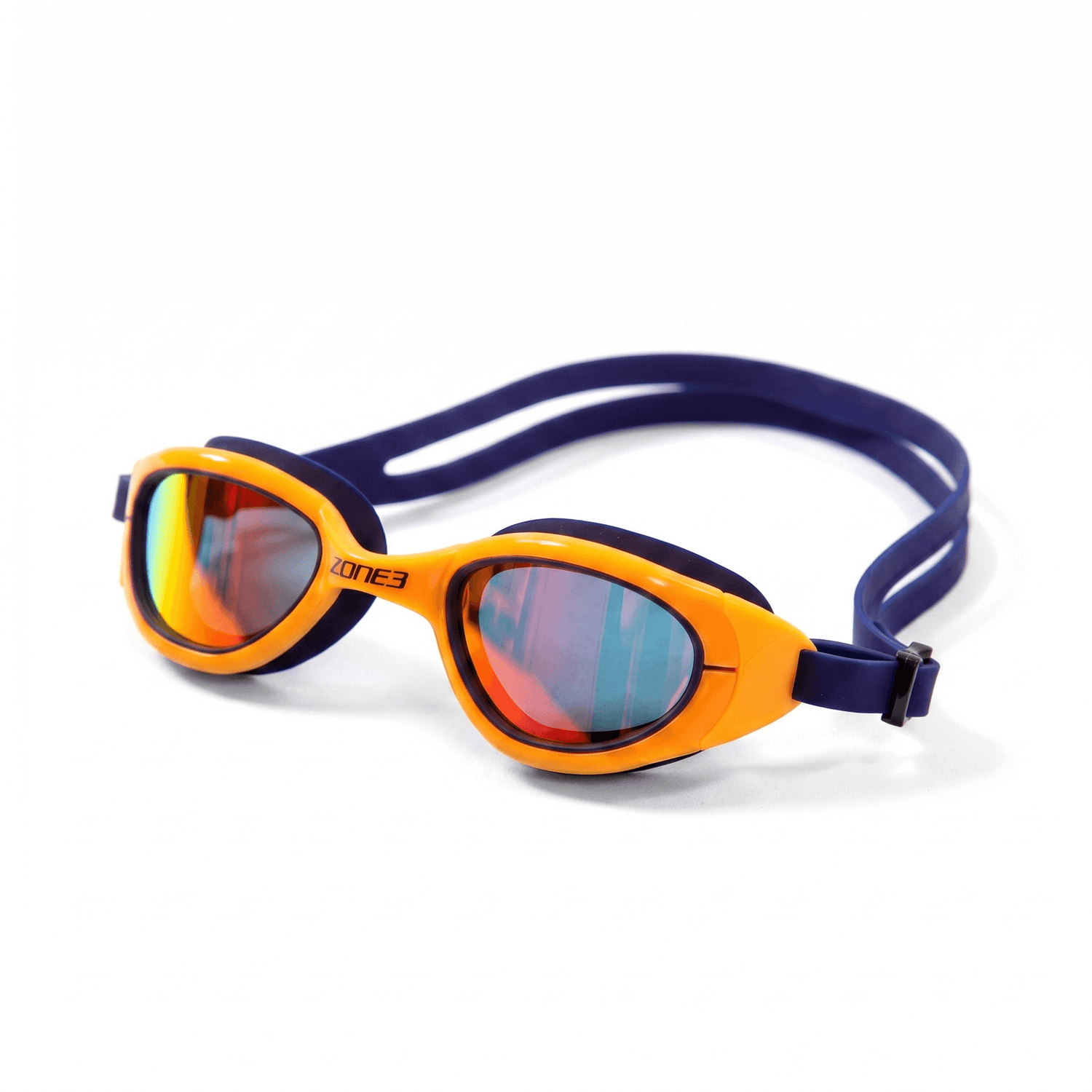 Gafas de Natación Attack sobre fondo blanco