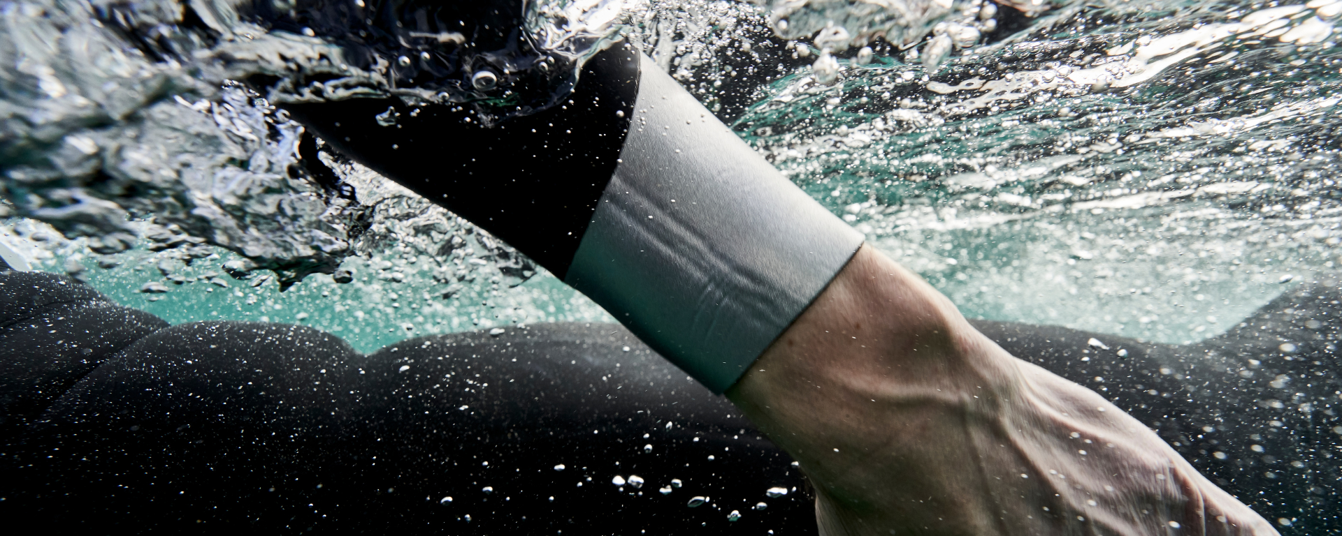 Close Ups of the Agile Sleeves underwater