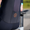 Primer plano del bolsillo trasero del trisuit Activate+ de ZONE3, mostrando el detalle del logotipo naranja 