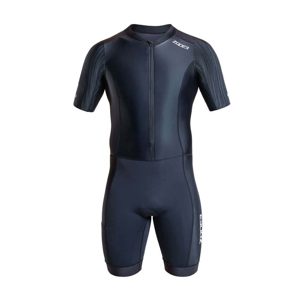 Trisuit negro, sobre fondo blanco