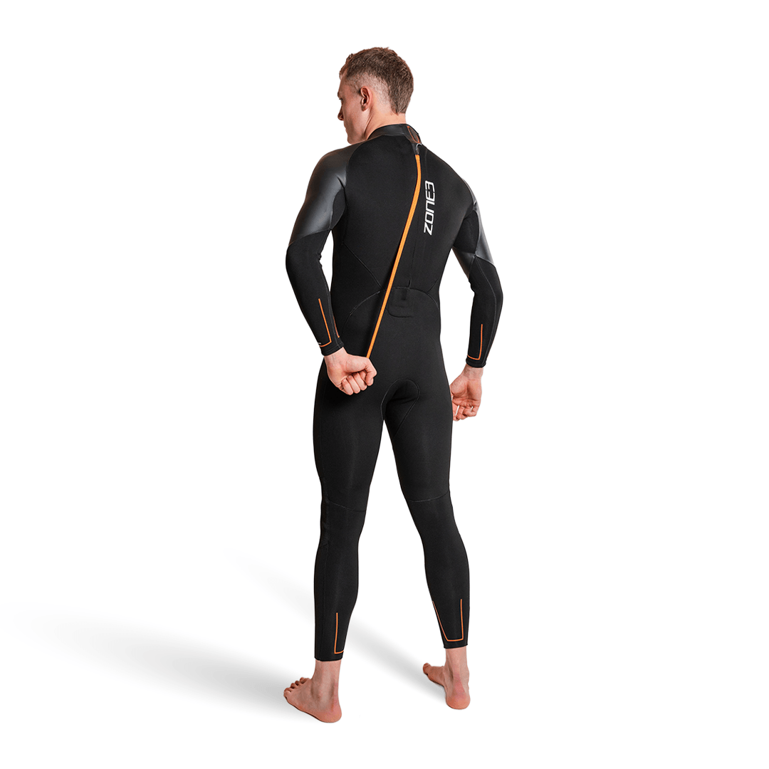 Neopreno Active-Flex - vista trasera de un hombre con este neopreno multiusos para deportes acuáticos.