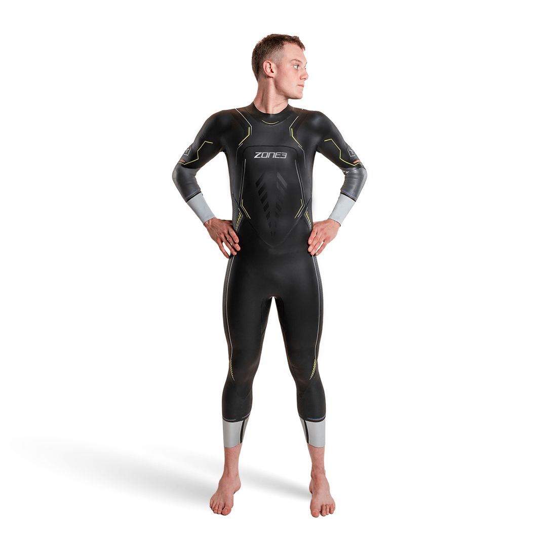 Modelo con el neopreno de triatlón Aspire, mostrando el innovador neopreno B-Prene de Yamamoto para triatletas.
