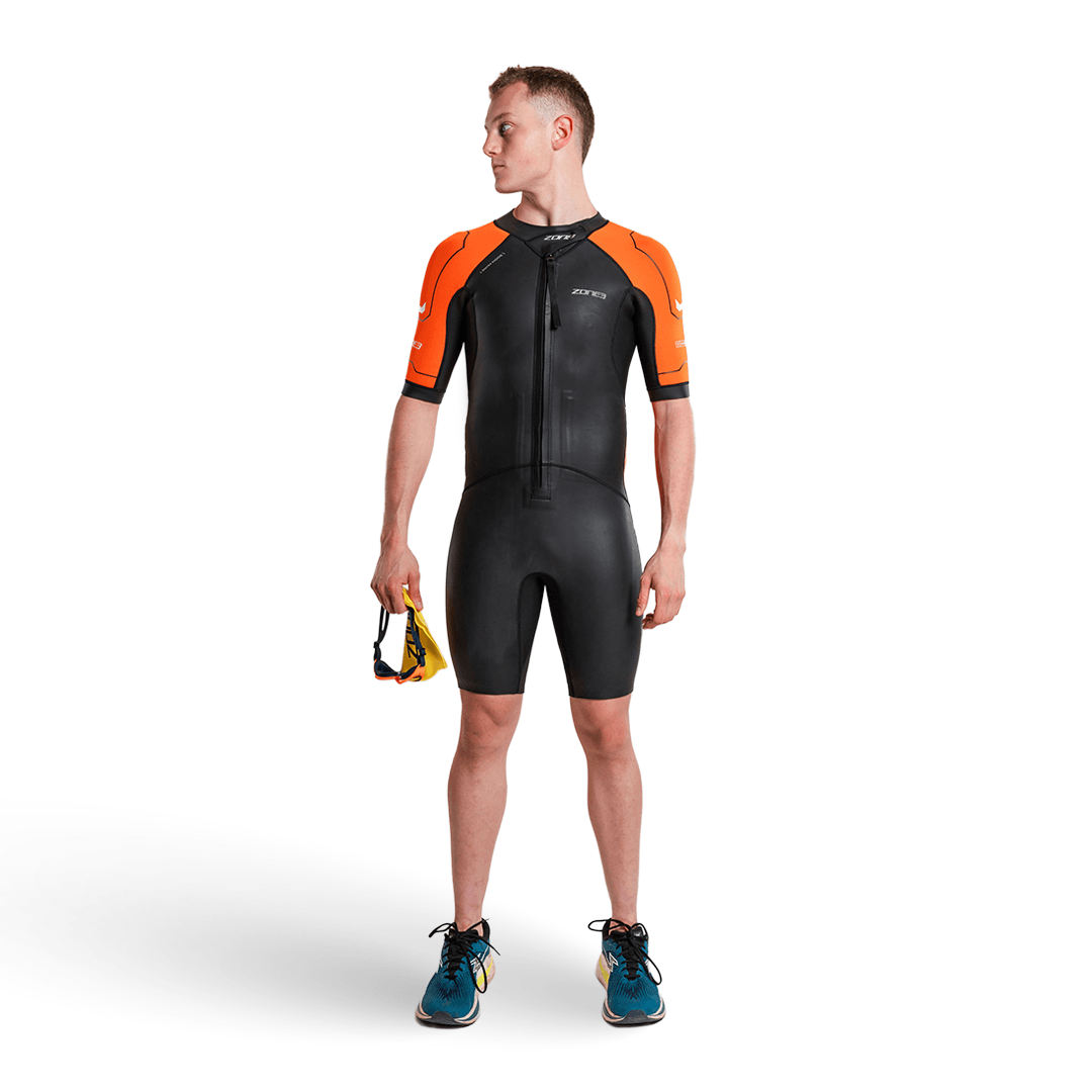 Neopreno Versa Swimrun en un modelo masculino, mostrando sus características de rendimiento y comodidad.