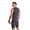 Hombre con el Kneeskin Yulex®, sobre fondo blanco